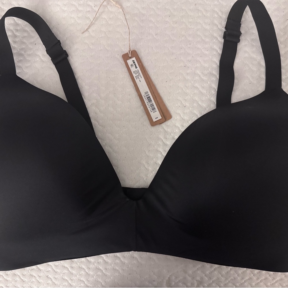 SKIMS Wireless Form Tshirt Black Bra New W Tags detached